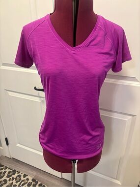Under Armour Women's V-Neck Short Sleeve Tee - Magenta
